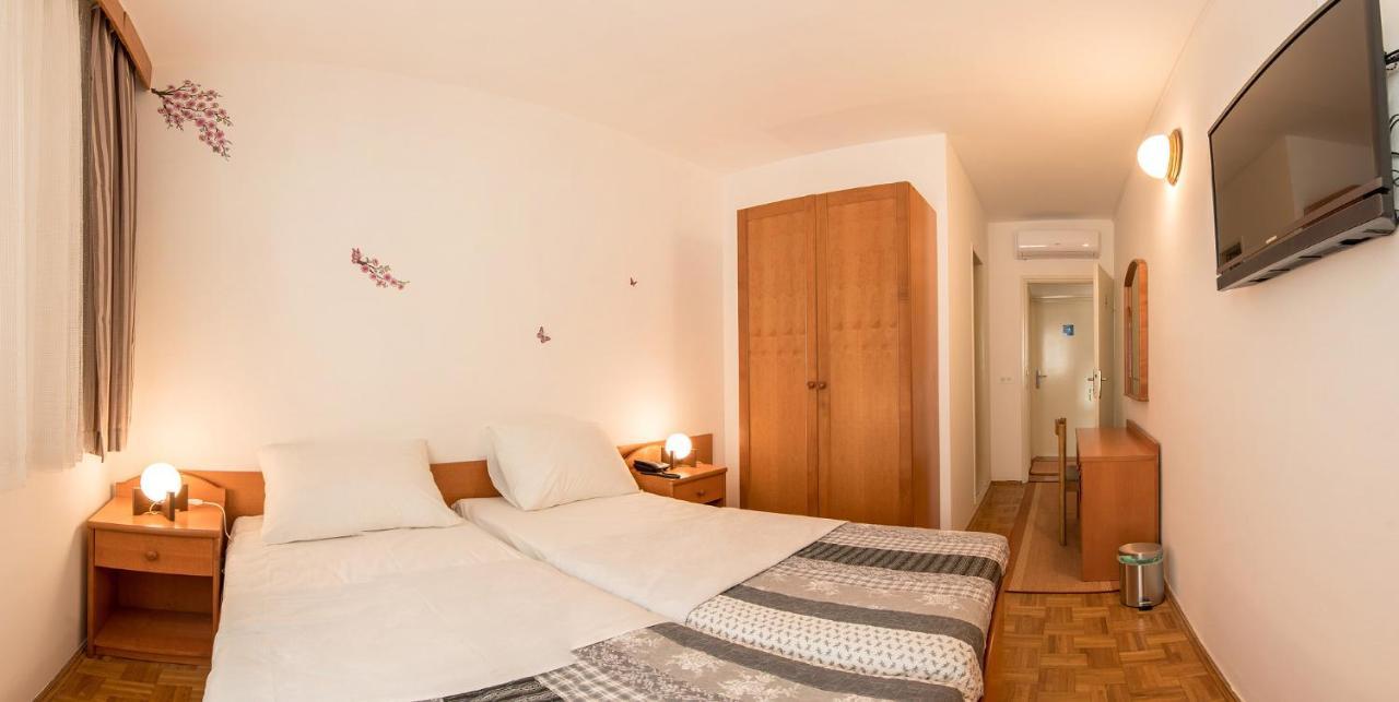 Hotel Barba Starigrad Paklenica Exterior photo
